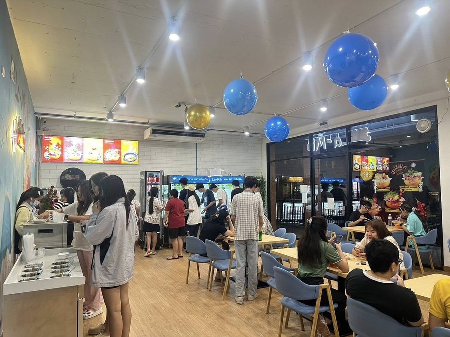บรรยากาศหน้าร้าน LA-MI MALATANG